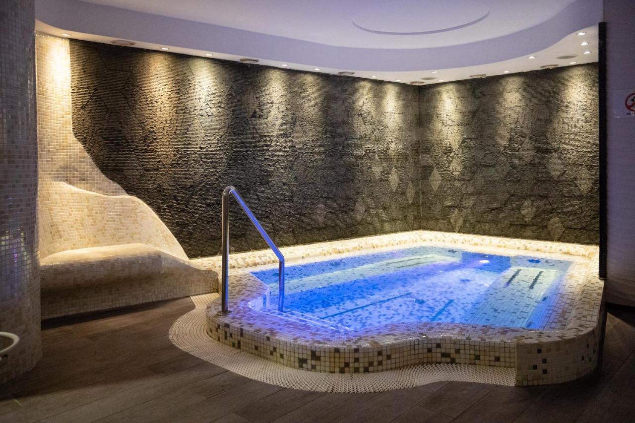 Moskva Hotel 4*
