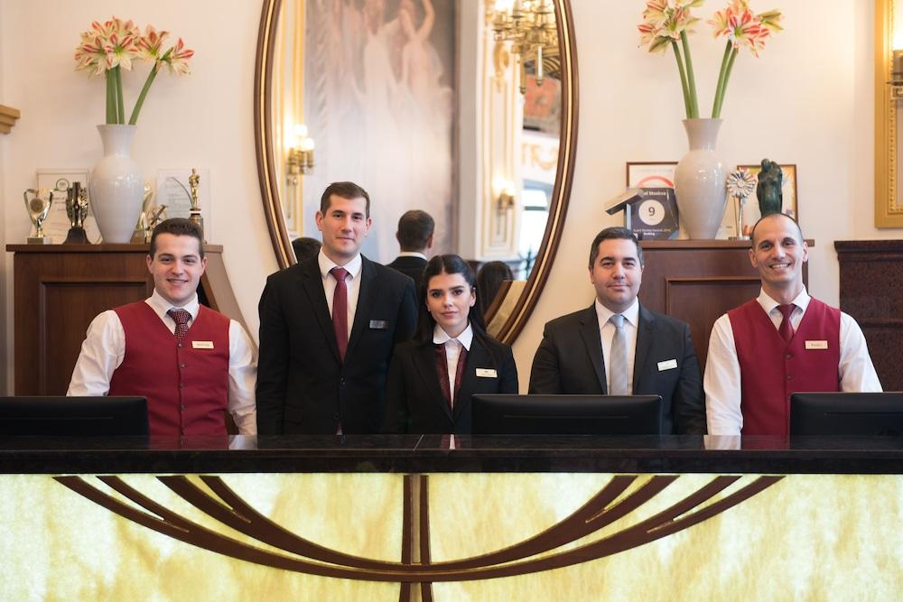 Hotel Moskva 4*